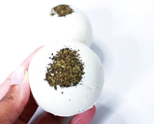 Load image into Gallery viewer, Eucalyptus &amp; Mint Bath Bomb Gift Set - Subtle and Wild
